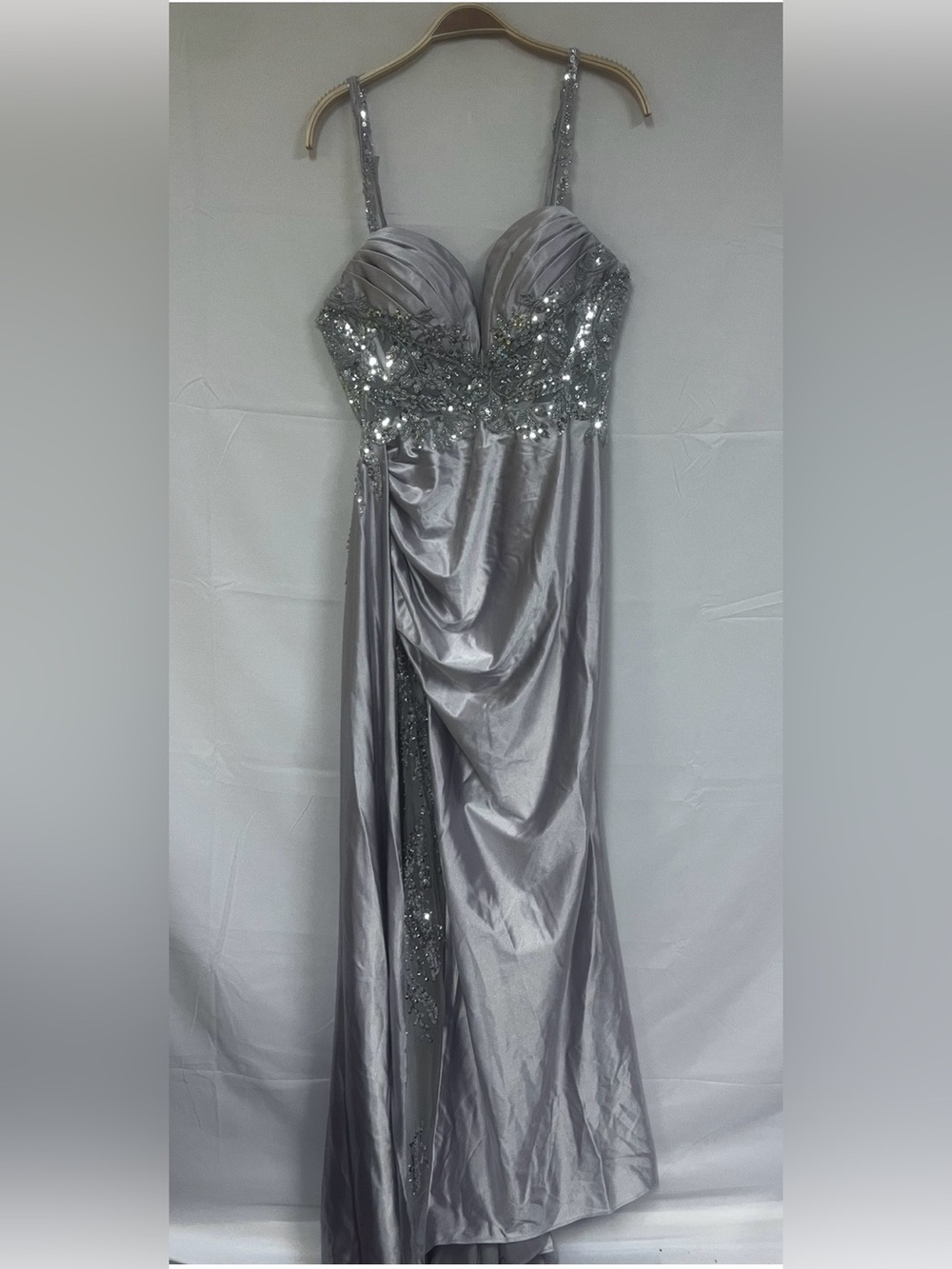NEW FORMAL DRESS SIZE: 10